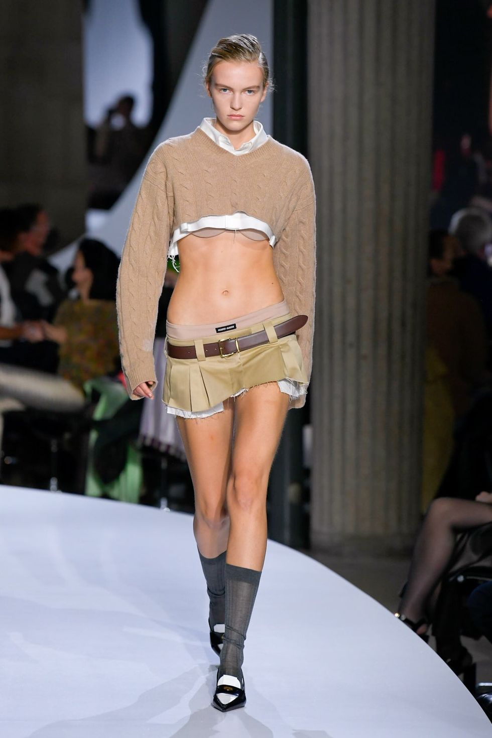 Prada brings back the trend of Y2K showing off the waist in a new collection