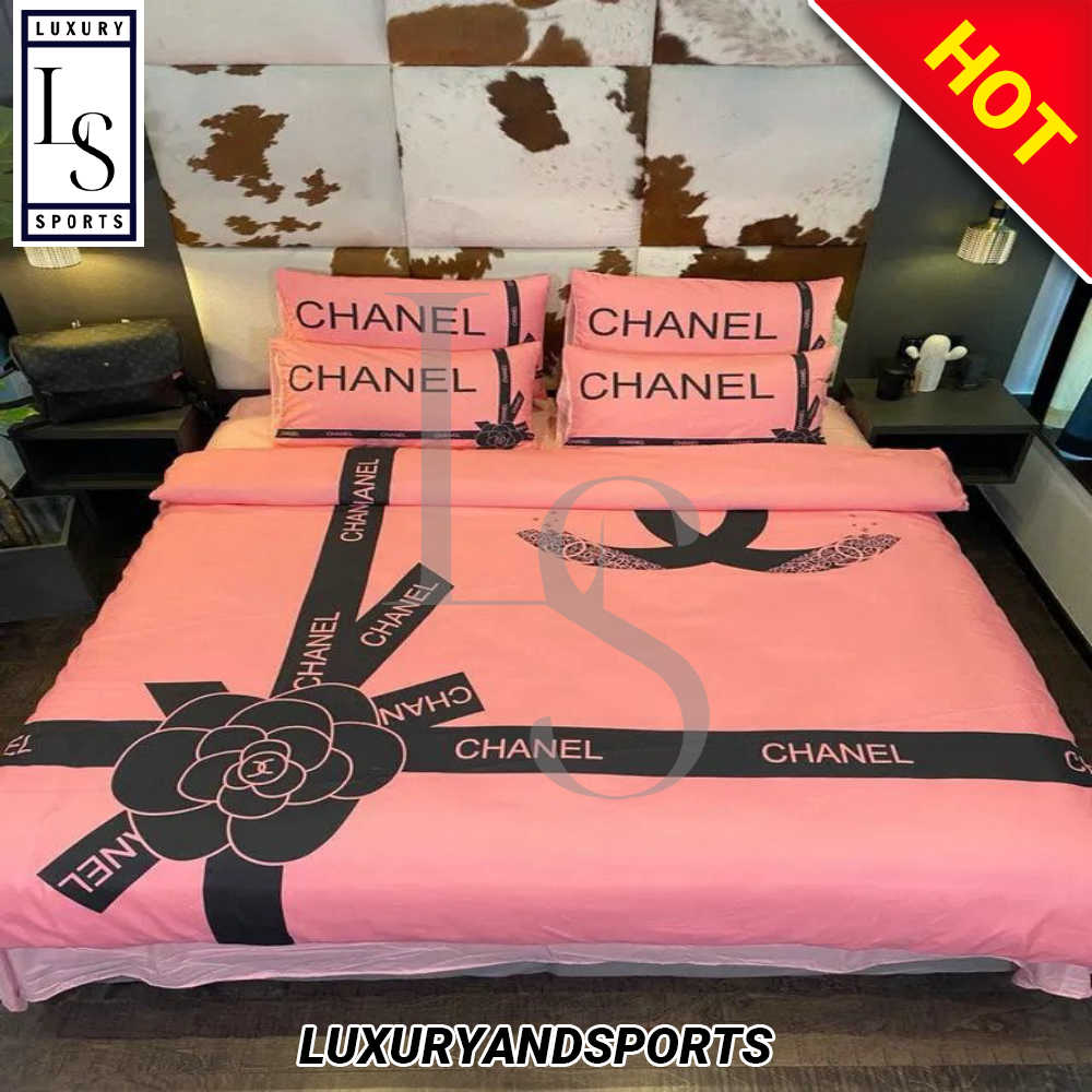 Chanel Black Flower Pink Background Bedding Set - Peto Rugs